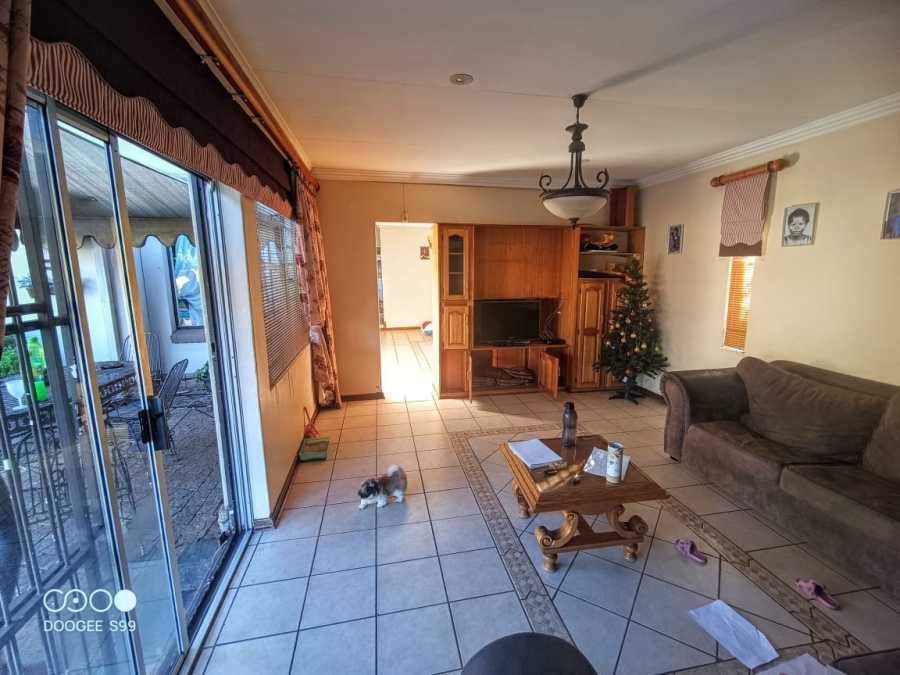 4 Bedroom Property for Sale in Langenhovenpark Free State